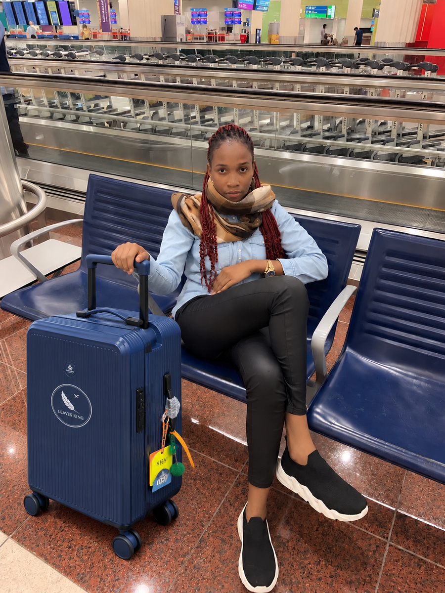 Leaves King suitcase at the airport